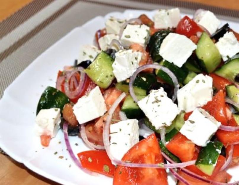 Обычный греческий салат рецепт. Как готовиться заправка к греческому салату – рецепт. Какие продукты используются