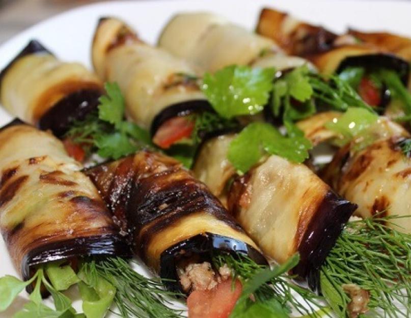 Comment faire mijoter des aubergines avec des légumes sans les faire frire.  Aubergines cuites.  Compote d'aubergines aux pommes de terre