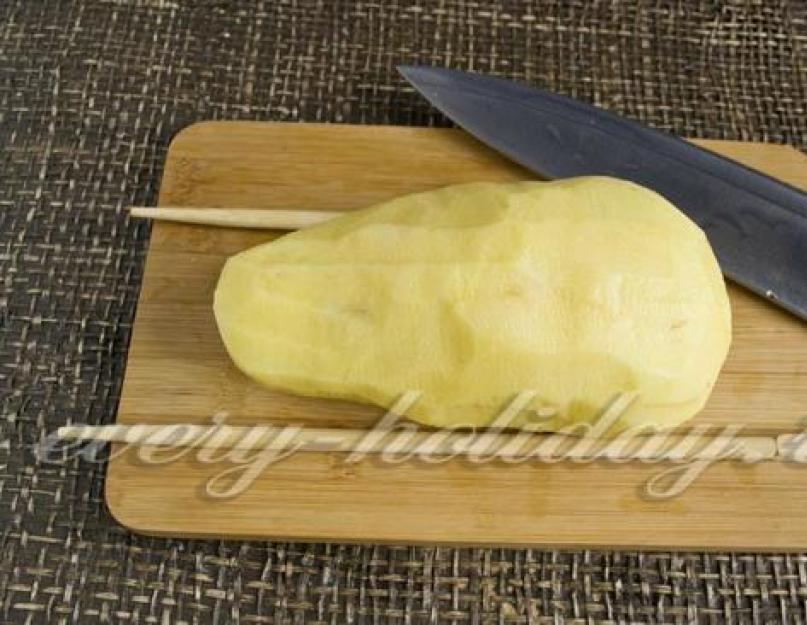 Картошка запеченная гармошкой в духовке. Вкусный вариант гармошки из картошки с сыром и сливочным маслом. Картошка «Гармошка» на сковороде