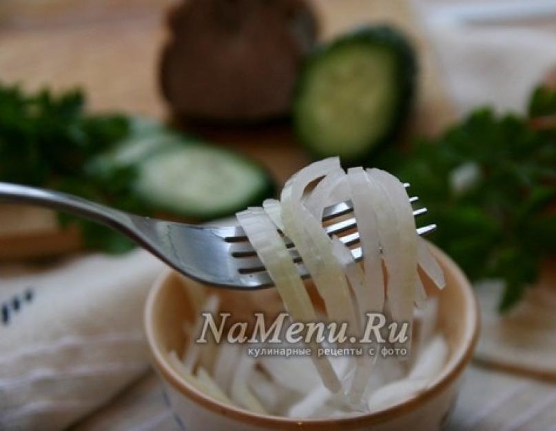 Salade de fromage de langue et concombre frais.  Langue d'avocat.  Au concombre frais