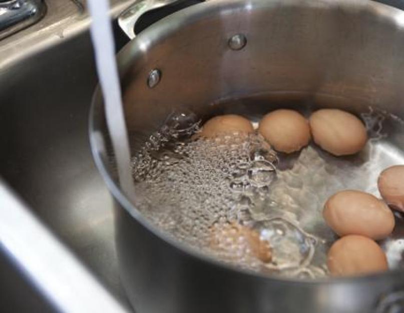 Сколько минут варятся яйца вкрутую после закипания. Как и сколько варить яйца вкрутую