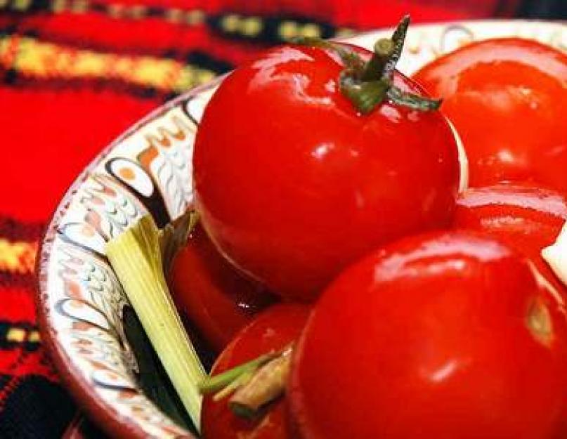 Как правильно засолить помидоры холодным способом. Как солить помидоры простым холодным способом в ведре, бочке, кастрюле, банках? Рецепты зеленых, красных соленых помидоров на зиму