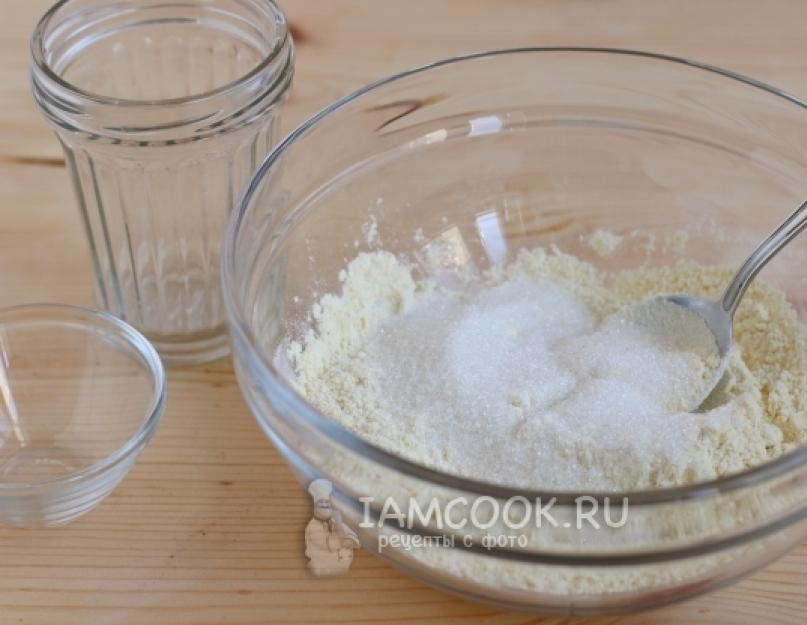 Recette de petits pains à la semoule de maïs.  Petits pains à base de farine de maïs et de blé.  Ingrédients pour la pâte