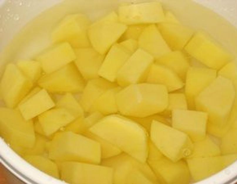 Как тушить свежую капусту с картошкой. Как потушить капусту с картошкой и курицей.