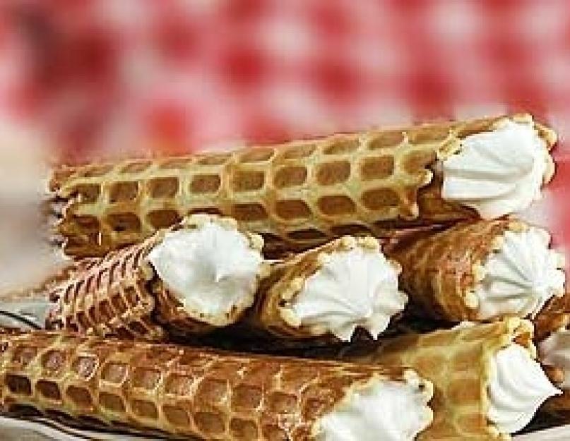 Comment faire des tubes avec de la crème protéinée : recette avec photo.  Pâtisseries feuilletées à la crème protéinée.  Avec quoi peut-on remplir des rouleaux de gaufres ?