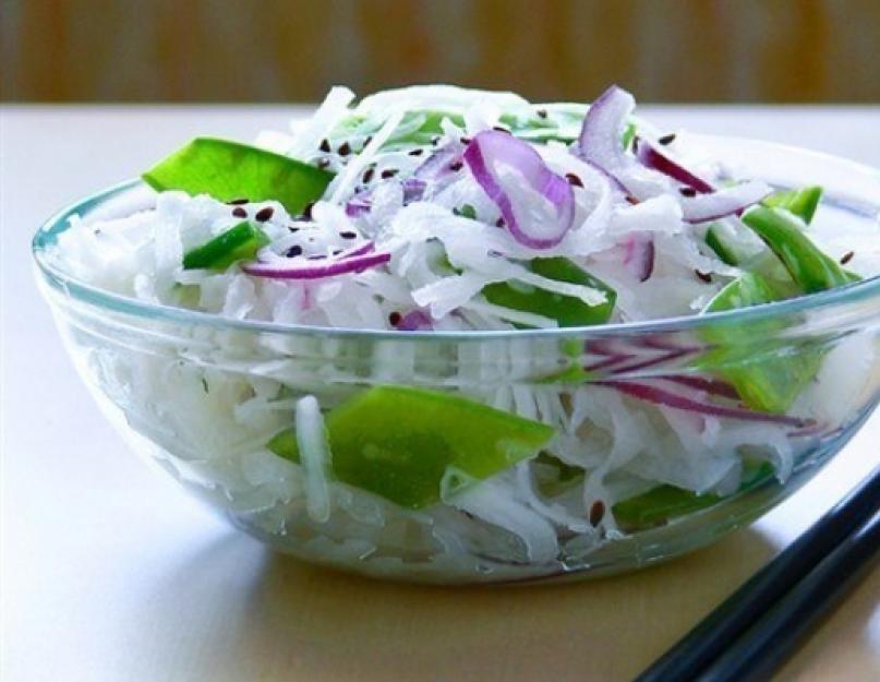 Как приготовить вкусный салат из черной редьки. Салат из овощей с мясом. Готовить его также очень просто