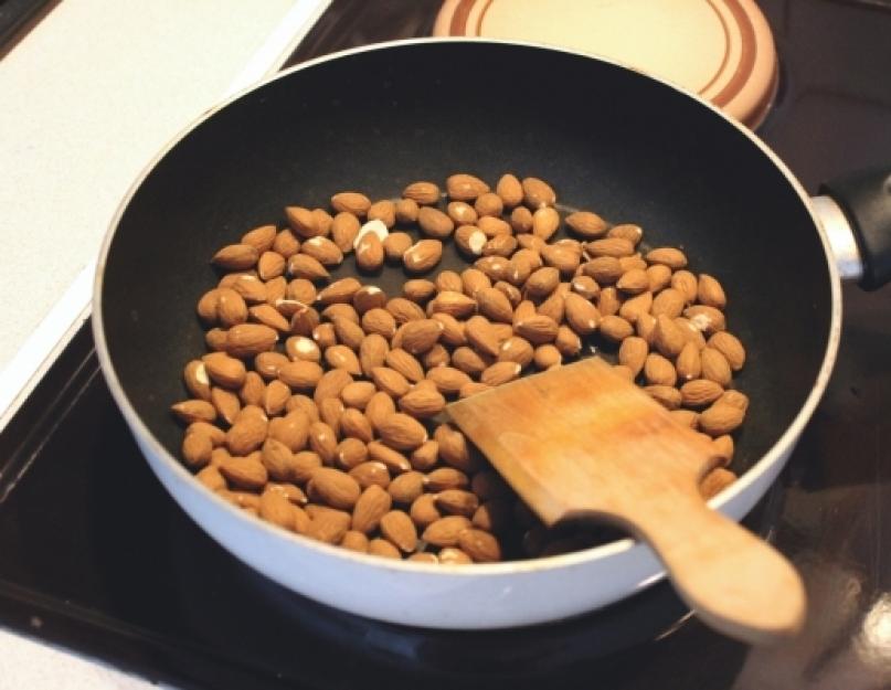 Amandes glacées au sucre.  Teneur en calories Amandes au sucre.  Composition chimique et valeur nutritionnelle Amandes râpées au sucre