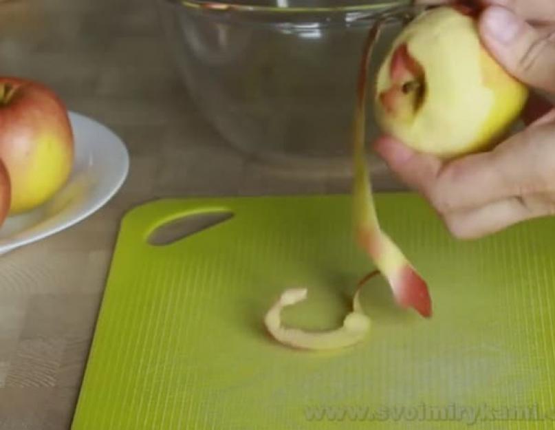 Штрудель с яблоками из слоеного теста. Как приготовить яблочный штрудель из готового слоеного теста