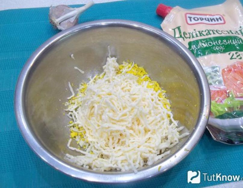 Колбасный сыр чеснок майонез рецепт. Как правильно приготовить яйца с чесноком и с сыром
