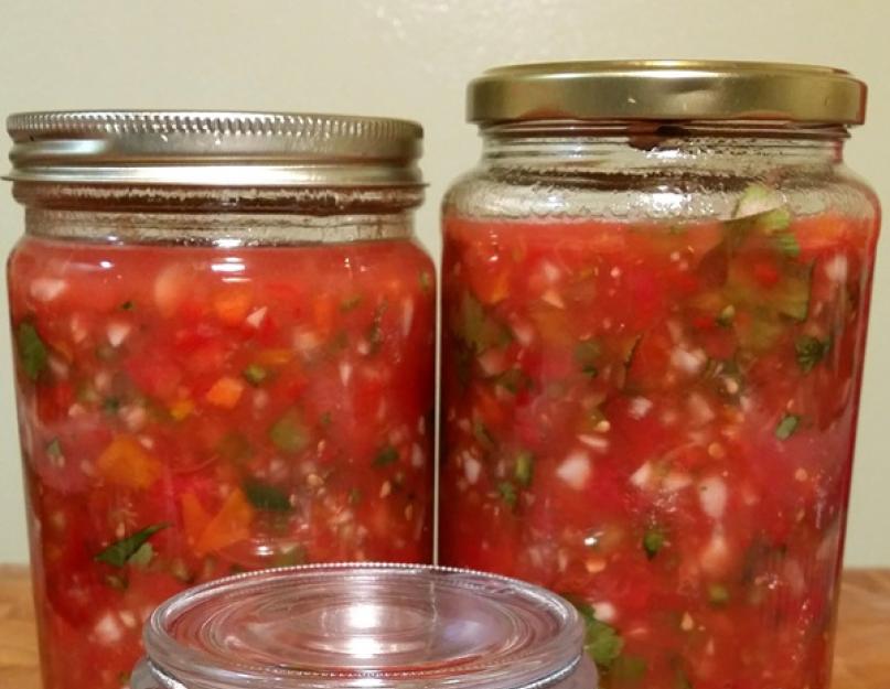 Salade de grosses tomates pour l'hiver.  Salade de tomates pour l'hiver