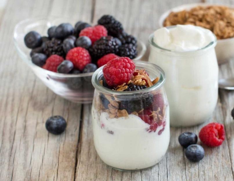 Сколько калорий в йогурте разных видов и производителей? Что входит в состав йогурта