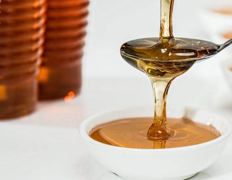 Как подделывают мед. Как отличить настоящий мед от поддельного?﻿. Проверьте, не расслаивается ли мёд
