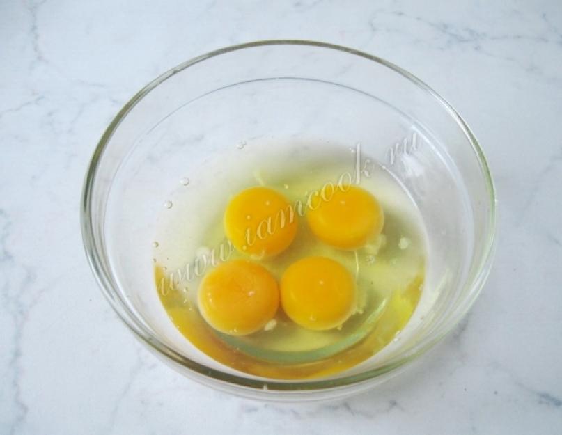 Пошаговый рецепт яичный рулет с. Советы приготовления рулета из яиц. Рулет из омлета с начинкой из крабовых палочек в духовке
