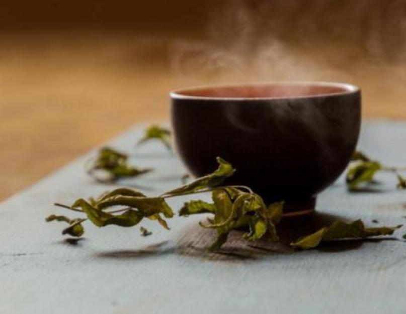 Травяные чаи для выведения шлаков. Какой чай самый полезный для очищения организма. Какие же растения могут входить в состав очищающего чая