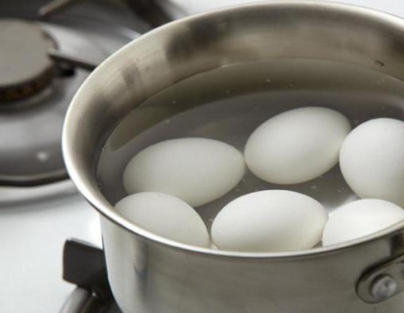 Вареные яйца сколько минут варить. Как варить яйца вкрутую правильно. Сколько времени после закипания надо, чтобы сварить яйцо вкрутую. Весенний суп с вареными яйцами