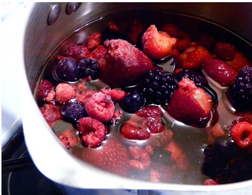 Как сварить компот из замороженных ягод. Компот из замороженных фруктов
