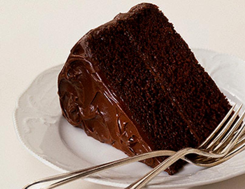 Шоколадтай бялуу - зурагтай жор.  Шоколадтай бялууг зууханд эсвэл удаан агшаагчаар хэрхэн яаж хоол хийх вэ.  Шоколадтай бялуу хийх алхам алхмаар жор
