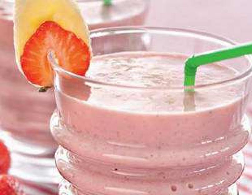 Smoothie banane avec yaourt et biscuits.  Smoothies aux fruits pour enfants : recette avec glace, cacao, chocolat.  Smoothie poire à l'avocat