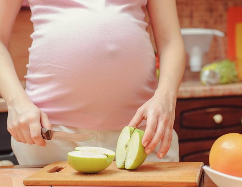 Что нельзя есть беременным яблоки. Яблоки во время беременности: польза и вред зелёных, красных, сушёных, печёных