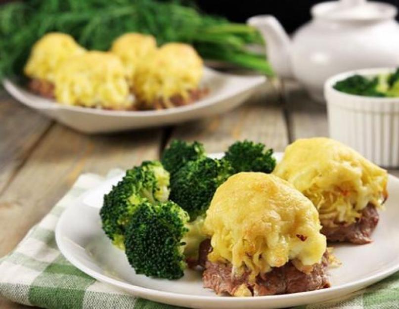 Pommes de terre mijotées avec de la viande hachée.  Recettes de pommes de terre à la viande hachée