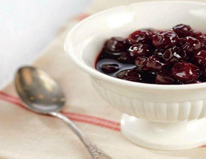 Cerises torsadées à la gélatine pour la recette d'hiver.  Cerises pour l'hiver - recettes - confiture avec et sans pépins, Cinq Minutes, confiture, gelée sans gélatine, compote de cerises.  Recette de gelée de cerises maison à la pectine