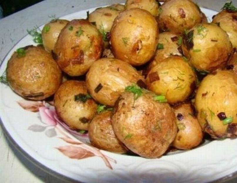 Маленькая картошечка. Запеченная картошка в духовке