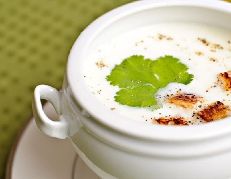 Recette de soupe de légumes au chou-fleur.  Soupe légère de légumes au chou-fleur