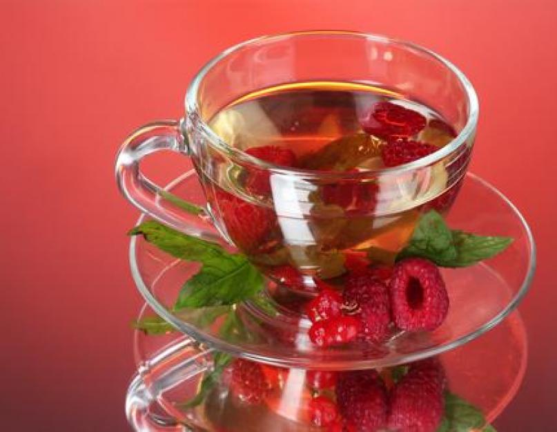 Чай с малиной при простуде рецепт. Воздействия чая и малины на температуру и простуду. Какой напиток выбрать при простуде: чёрный или зелёный