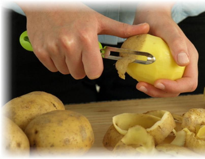 Как быстро чистить картошку сырую. Можно ли чистить картофель за день до приготовления? Можно ли есть овощ, если он начал темнеть