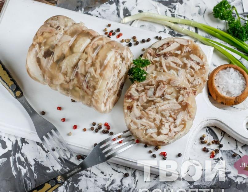 Recette pas à pas pour faire du cochon en gelée en bouteille avec photos.  Viande en gelée dans une bouteille en forme de cochon.  Conception originale d'un plat familier