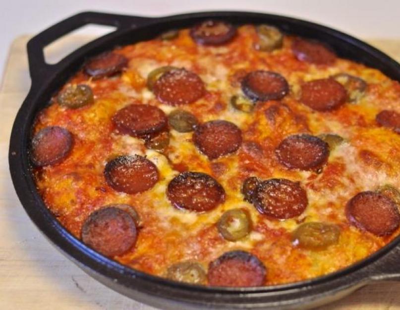 Pizza dans une poêle en 10 minutes.  Pizza dans une poêle.  Pizza tendre au kéfir