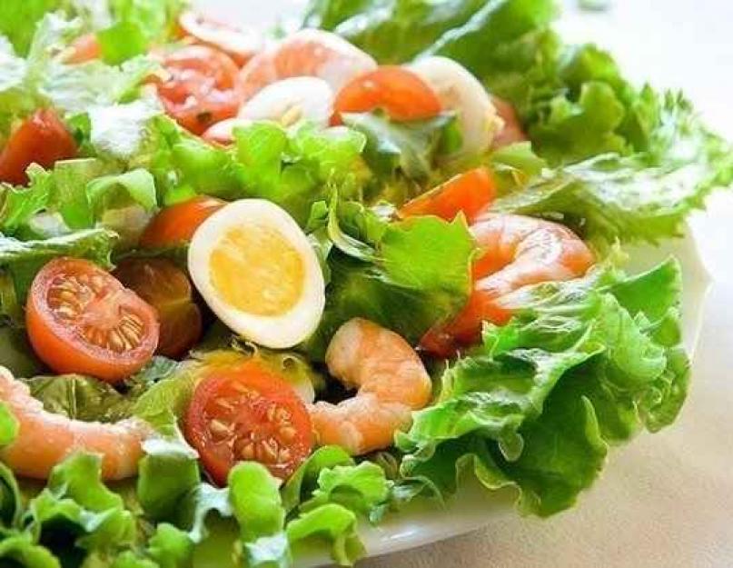 Karidesli ilginç salatalar.  Karides salatası: çok lezzetli ve basit tarifler.  Kırmızı havyar, kalamar ve karidesli katmanlı Tsarsky salatası