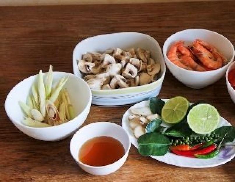 Национальный тайский суп. Суп Том Ям Гай, остро-кислый тайский суп с курицей (рецепт с фото)