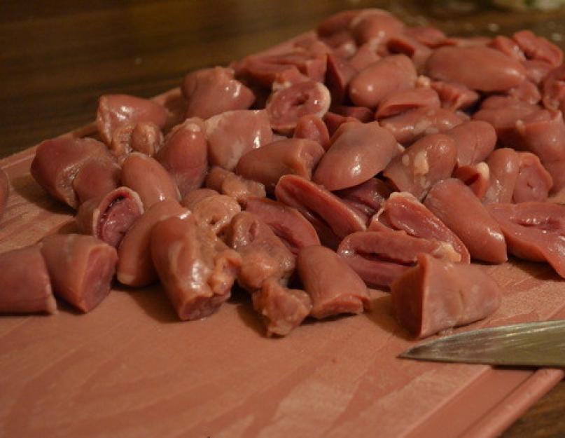 Как приготовить куриные сердечки вкусно и просто. Сколько варить куриные сердечки при приготовлении разных блюд? Куриные сердечки, жареные с луком и морковью в сметане