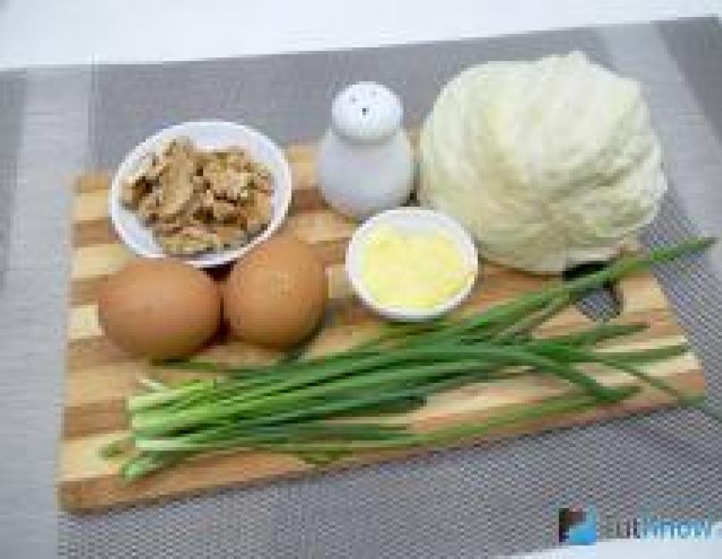 Салат из белокочанной капусты и яйцом. Салат с капустой и кукурузой и яйцом. Салат с кукурузой и капустой и яйцом
