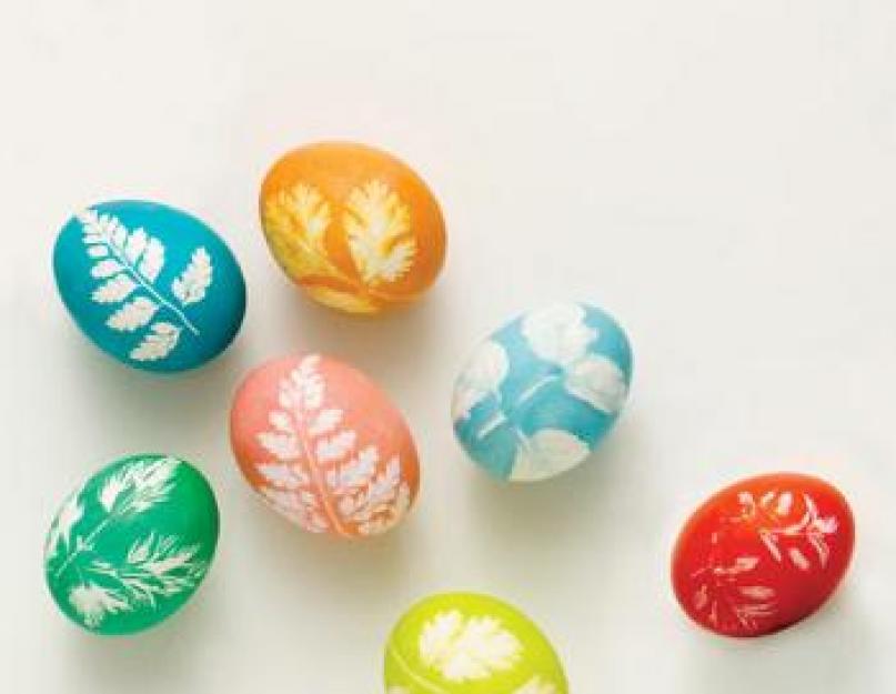 Окраска яиц заваркой. Видео о том, как покрасить яйца натуральными красителями. Сколько держать яйца в чае или кофе