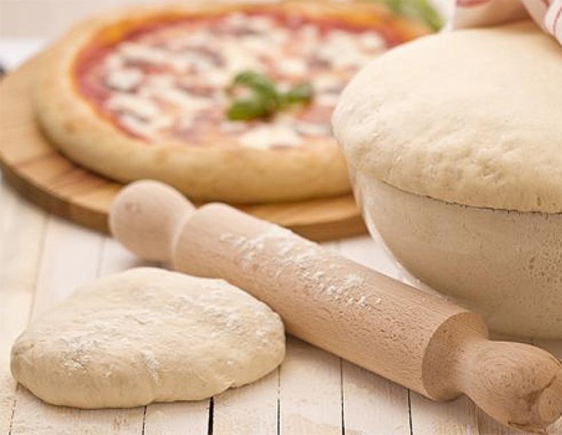 Pizzas faites maison.  Délicieuse base de pizza - recette Comment faire une pizza à partir d'une base de pizza