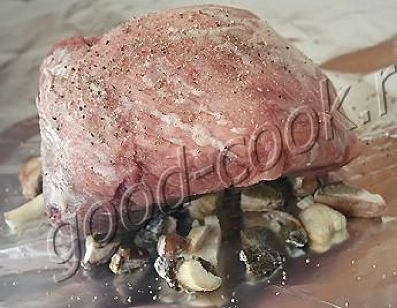 Блюда в фольге с грибами. Мясо, запеченное с грибами и сыром. Ингредиенты для теста
