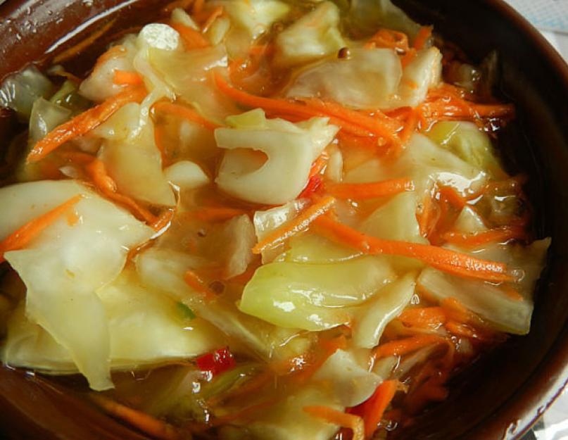 Kış için sıcak lahana salatası.  Kışa lahana hazırlıkları: “Altın tarifler.  Patlıcanlı lahana salatası “Vitamin”