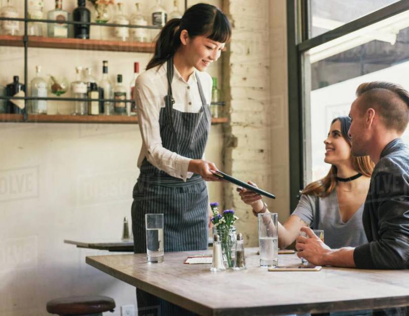 Nagsalita ng Ingles sa isang cafe.  English sa mga restaurant at cafe: mga kapaki-pakinabang na parirala, diyalogo at bokabularyo.  Gusto mo bang matuto ng Ingles sa loob ng anim na buwan?