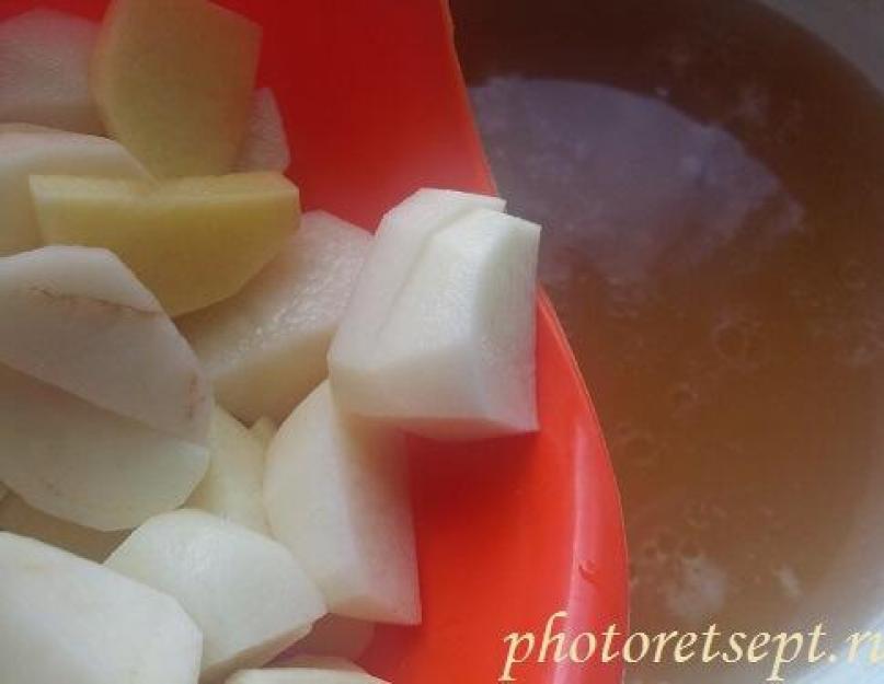 Soupe aux pois classique - les meilleures recettes étape par étape.  Soupe aux pois - Recettes pour préparer une délicieuse soupe aux viandes fumées.  Recettes étape par étape pour préparer une soupe aux pois avec photos