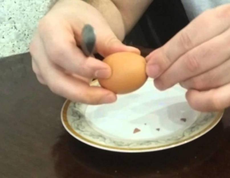 Почему плохо чистятся вареные яйца. Как быстро почистить вареное яйцо? Я даже и не знал, что всё так просто