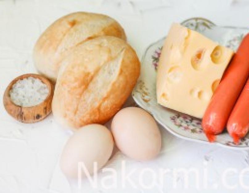 Оригинальная яичница на завтрак, запеченная в булочке. Рецепт: Яичница в булочке - яичница с колбасой и сыром,запеченая в в булочке