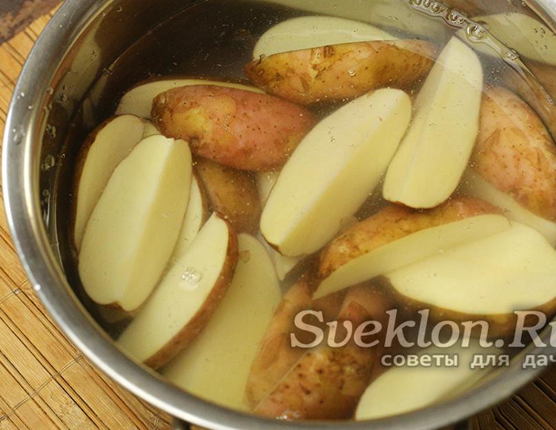 Курица, запеченная с молодым картофелем. Основные рецепты приготовления курицы с молодой картошкой в духовке