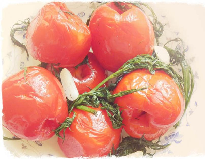 Как быстро приготовить маринованные помидоры. Как приготовить быстрые малосольные помидоры- видео. Знаменитые маринованные помидоры с чесноком «Все буде смачно» от канала СТБ