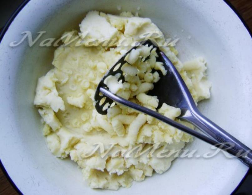 Как приготовить сосиски в картофельной шубе. Сосиски в картофельной шубке: рецепт, варианты приготовления. Рецепт приготовления сосисок в картофельном тесте на сковороде или в духовке