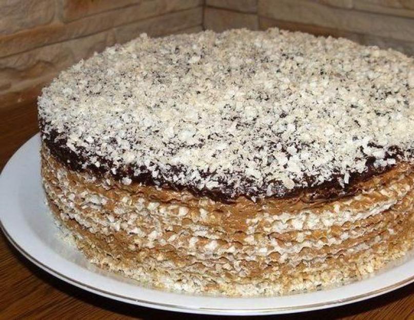 Вафельный торт со сгущенкой: рецепты приготовления с маслом, бананами и вареньем. Вафельный торт со сгущенкой, рецепт с фото