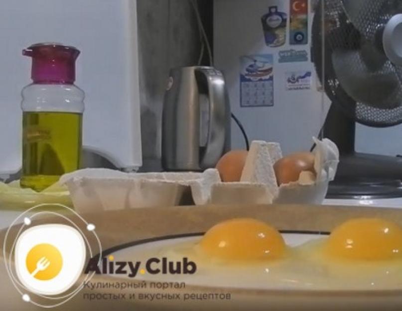 Приготовление яичницы. Как жарить обычную яичницу на сковороде. Польза и вред блюда