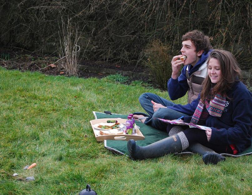 Comment organiser une romance dans la nature.  Soirée à deux : comment organiser un dîner romantique inoubliable.  Comment faire une salade de noix française