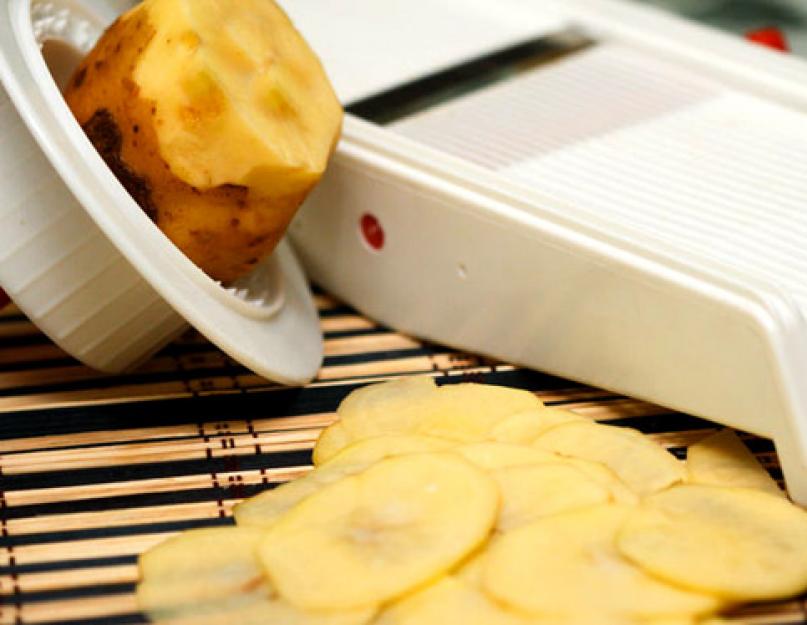 Как сделать картофельные чипсы в домашних условиях. Как приготовить чипсы на сковороде и в микроволновке